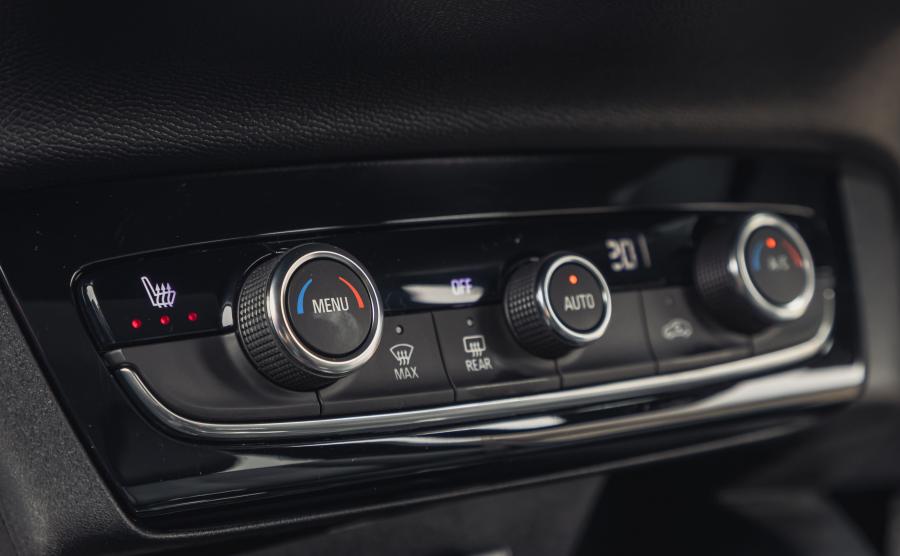 Детали интерьера Vauxhall Corsa Ultimate (F) 2019 года  (фото 67 из 75)